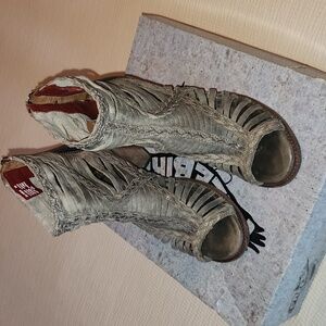 Freebird Bela sandal